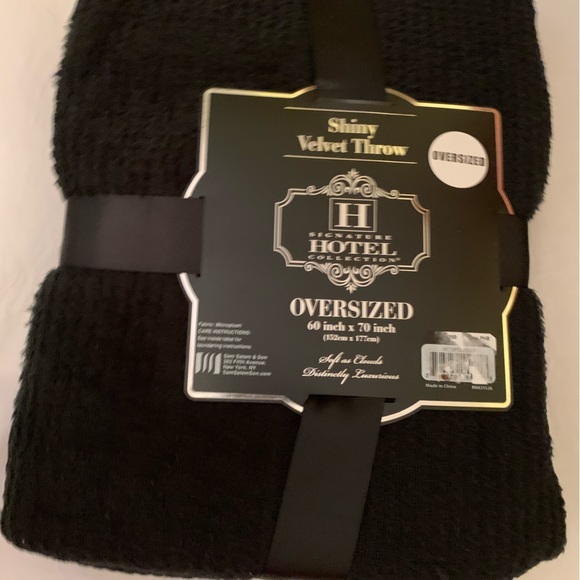 Shiny Velvet Oversized Throw - Picture 3 of 3